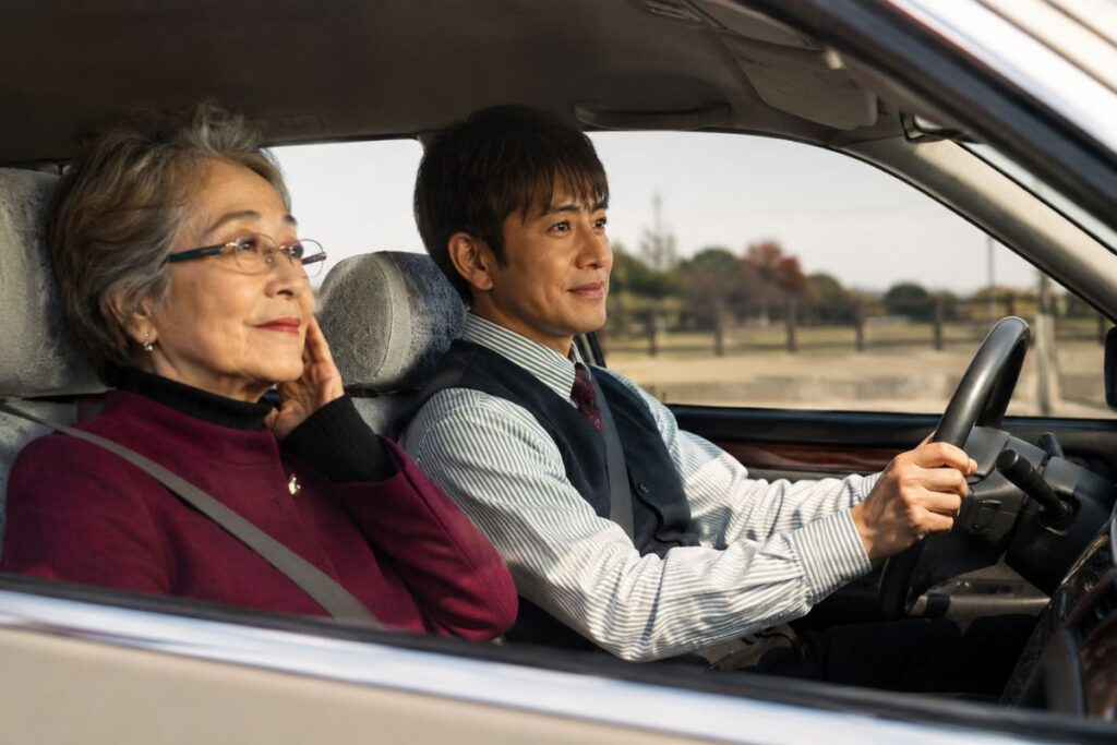 Aquí es por los lugares de Tokio que Sumire, de 81 años, quiere volver a ver antes de que el taxista, Koji, la conduzca hasta una residencia de ancianos.